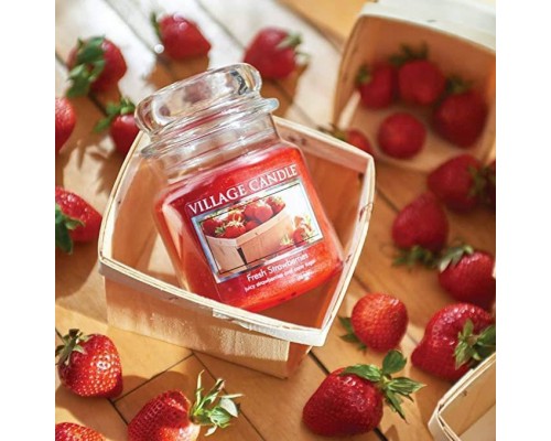 Декоративная свеча Village Candle Сочная клубника (389 грамм)