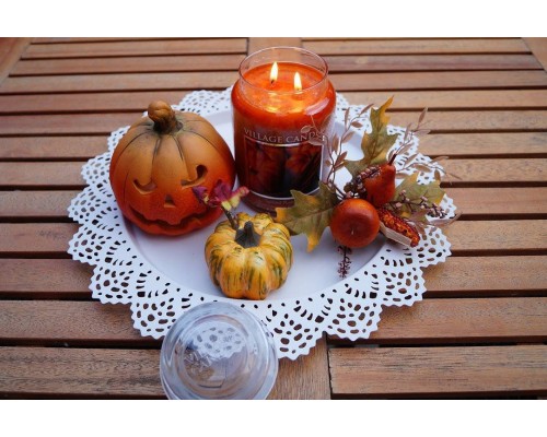 Декоративная свеча Village Candle Пряная тыква (389 грамм)