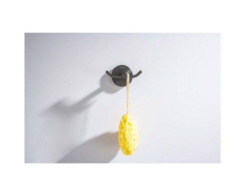 AQ4602BGM БЕТТА крючок двойной, оружейная сталь (шлиф. черный хром) AQ4602BGM