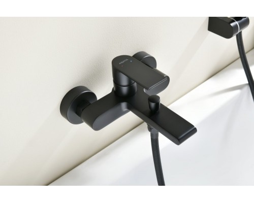 AQ1449MB ЛИРА смеситель для ванны с душевым набором 3jet, матовый черный AQ1449MB