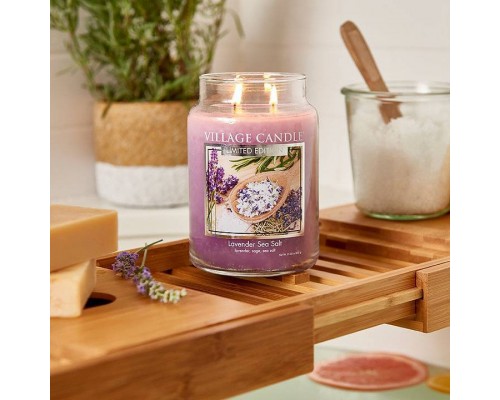 Декоративная свеча Village Candle Лаванда и Морская соль (602 грамма)