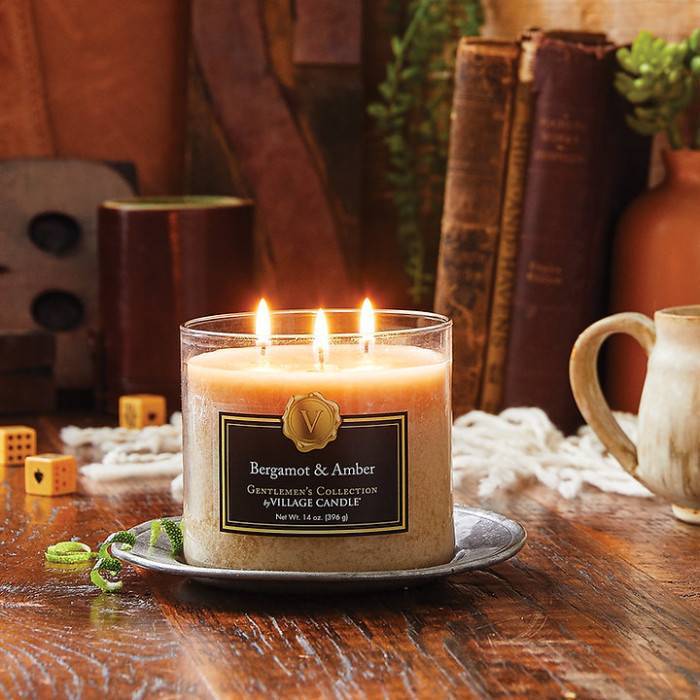 Ароматическая свеча Village Candle Bergamot & Amber Бергамот и амбра 396 г 10223
