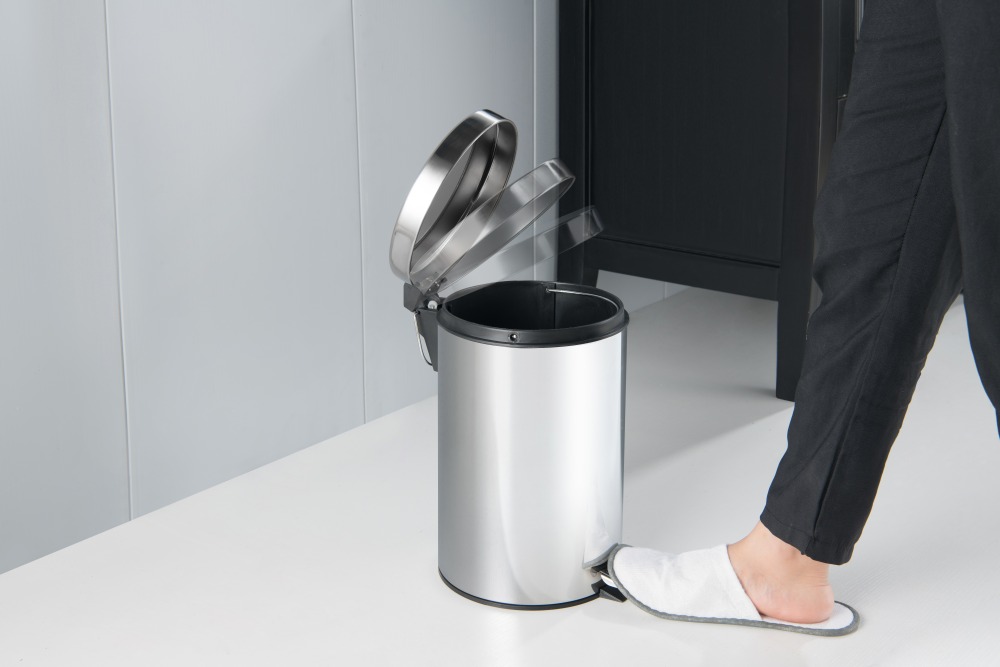 Корзина для мусора с педалью Aquatek 8 л полированный хром AQ4992CR