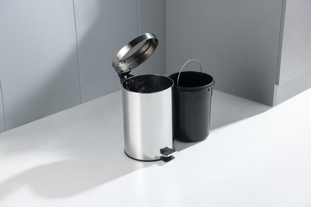 Корзина для мусора с педалью Aquatek 8 л полированный хром AQ4992CR