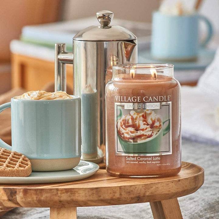 Ароматическая свеча Village Candle Salted Caramel Latte Карамельный латте 602 г 10130