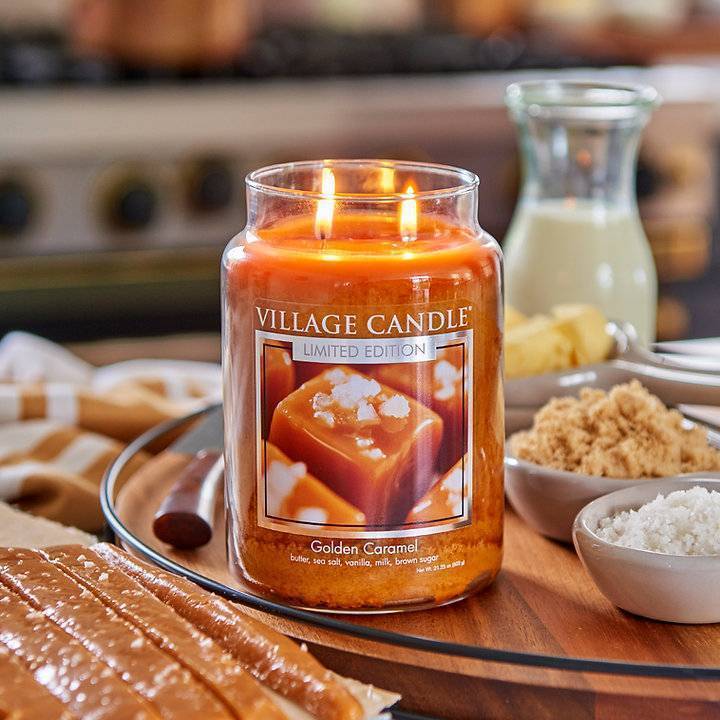 Ароматическая свеча Village Candle Golden Caramel 602 г 10110