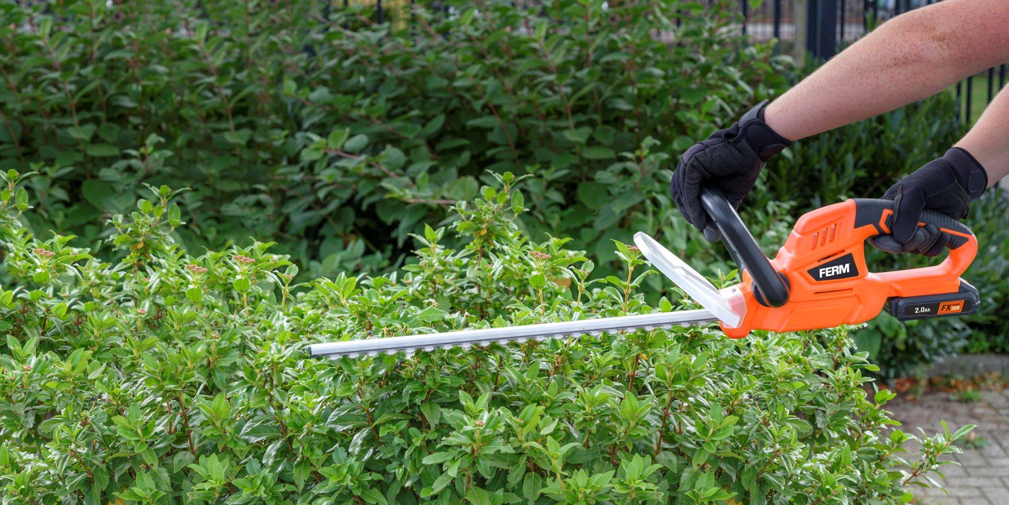 Кусторез аккумуляторный FERM HTM1005 HTM1005