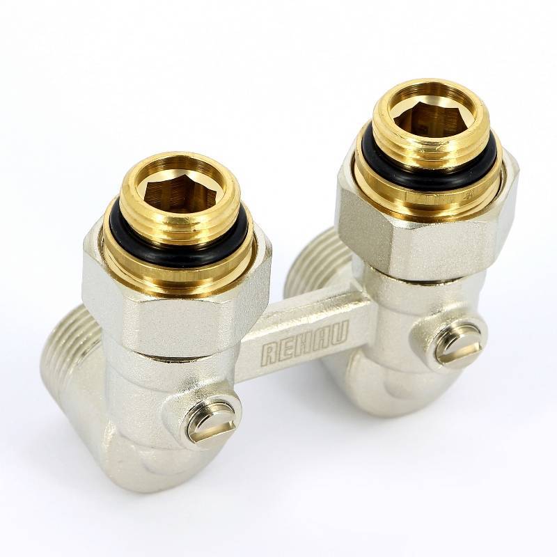 Узел нижнего подключения REHAU угловой с шаровыми кранами 1/2 x 3/4 EK 240737