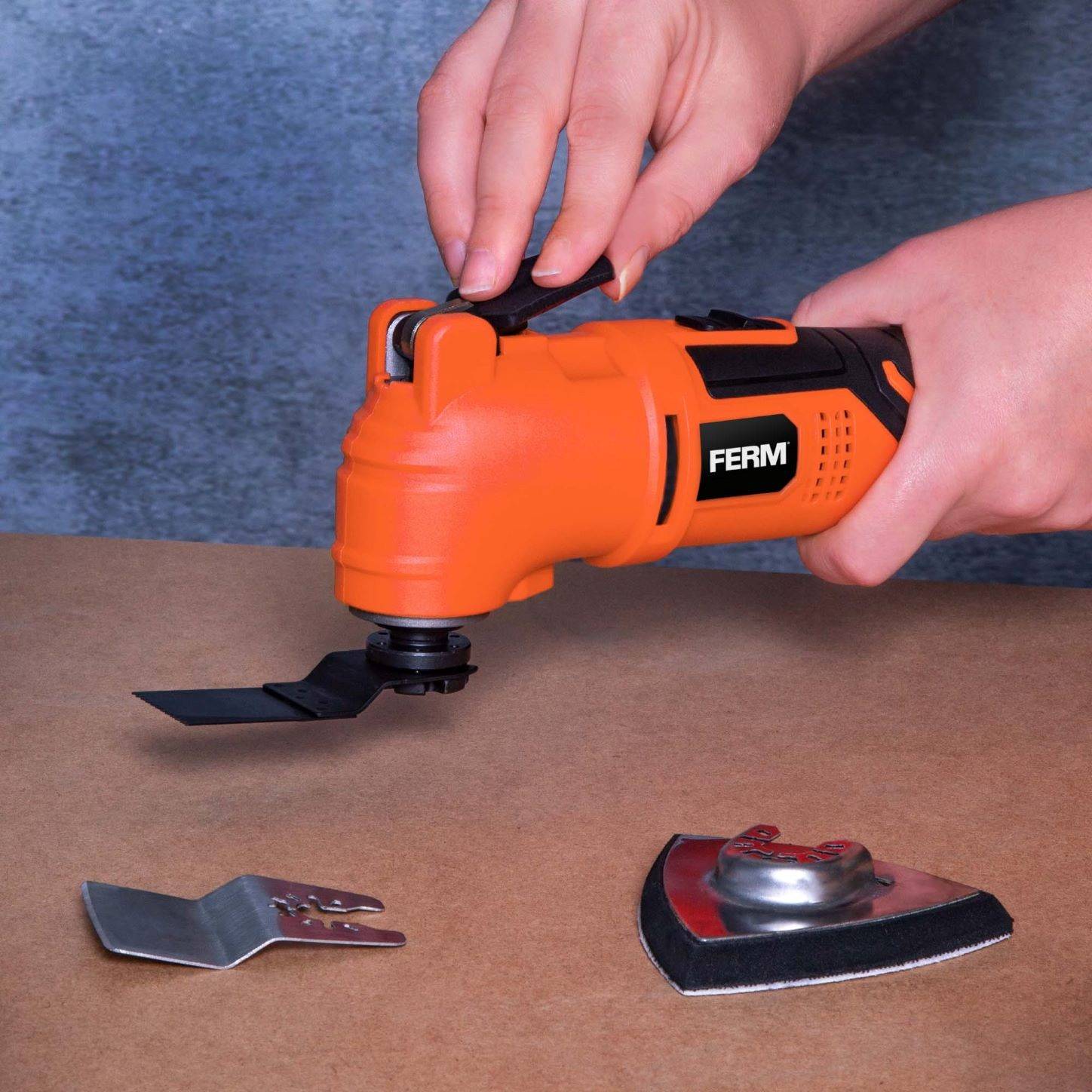 Аккумуляторный многофункциональный инструмент реноватор FERM OTM OTM