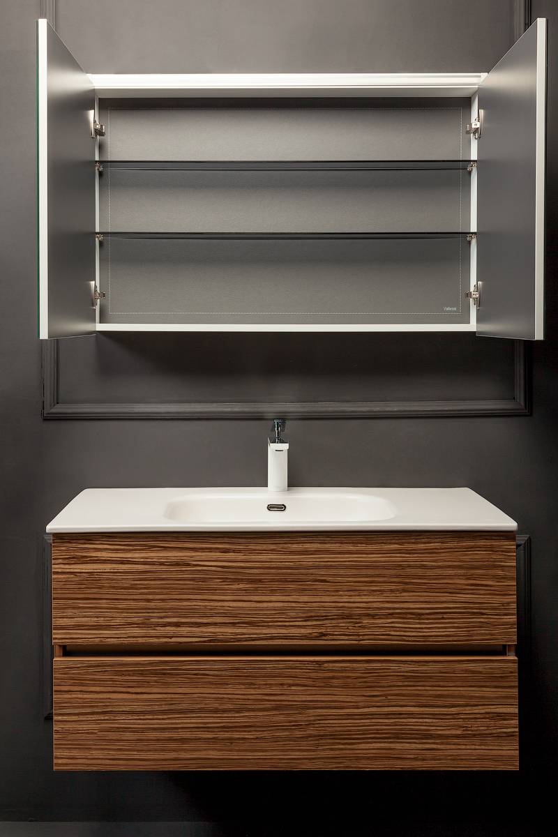 Зеркальный шкаф подвесной Armadi Art Vallessi 80х13х65 см с подсветкой темное дерево 547-Z