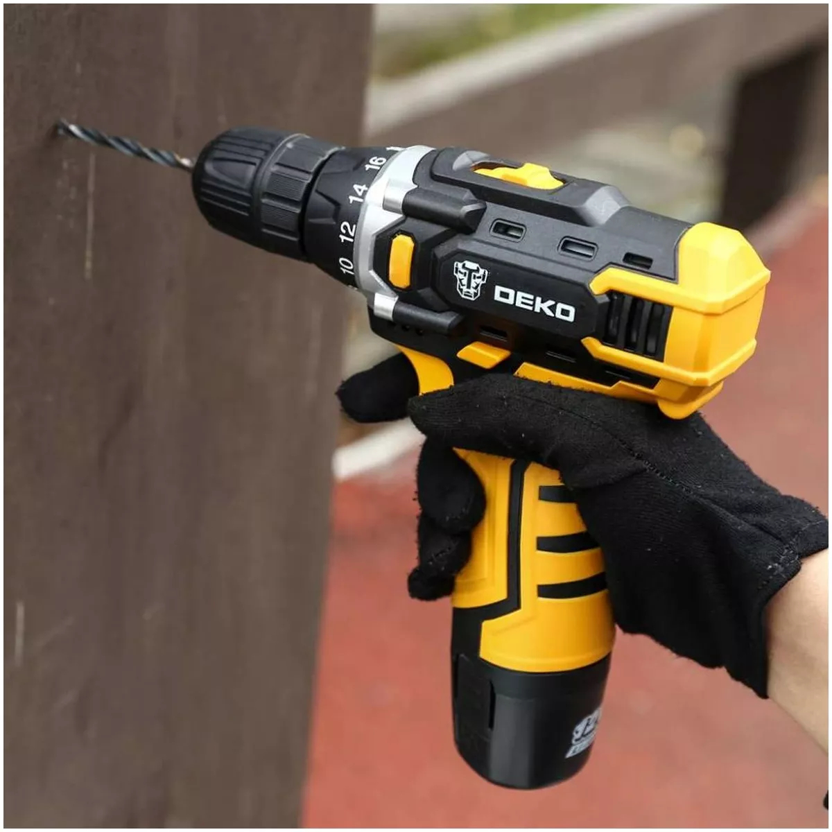 Дрель-шуруповерт аккумуляторная DEKO DKCD12FU-Li 12 В 2x2.0 Ач кейс + набор 104 шт DKCD12FU-Li