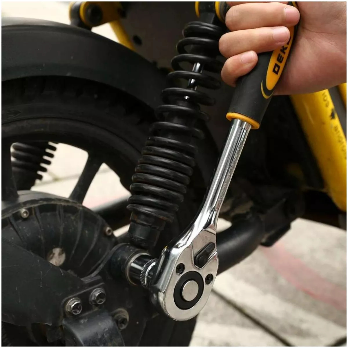 Набор инструментов для автомобиля Deko DKAT82 82 предмета 065-0211