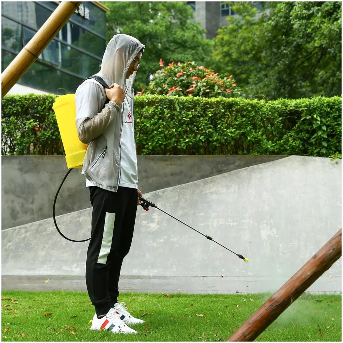 Опрыскиватель садовый аккумуляторный DEKO DKSP12 Li-ion 14 л 065-0933