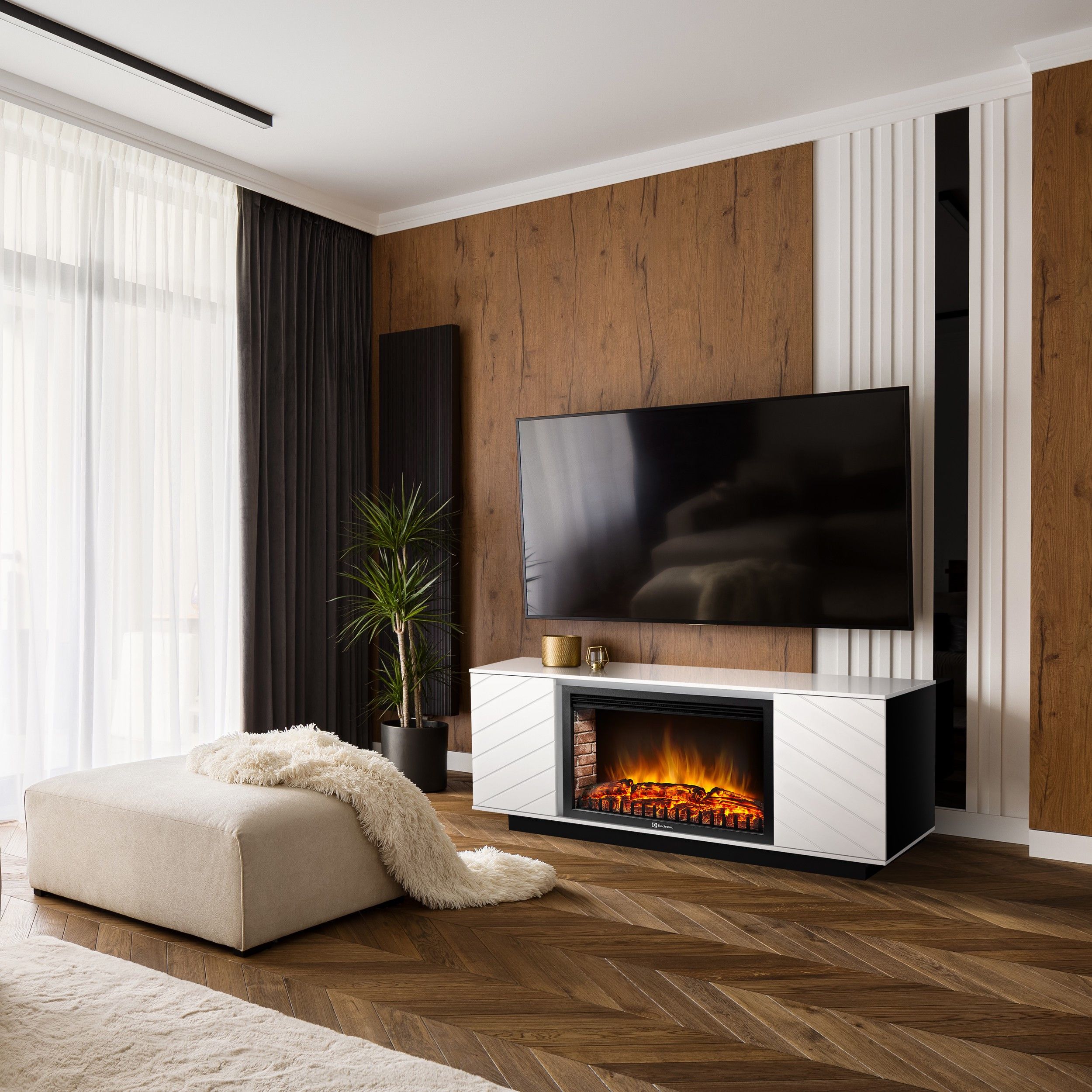 Каминокомплект Electrolux EFP/P-3020LS N с порталом Como 30 белый/черный