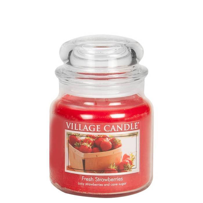 Ароматическая свеча Village Candle Сочная клубника 389 г 10107
