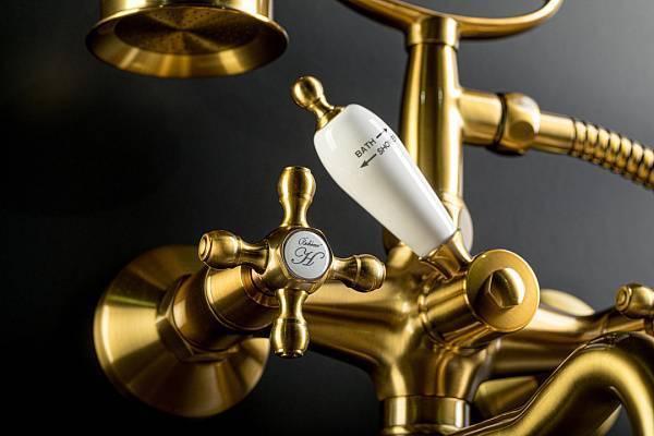 Смеситель для ванны Boheme Camelia с душевым комплектом золото глянцевое 293-Camelia