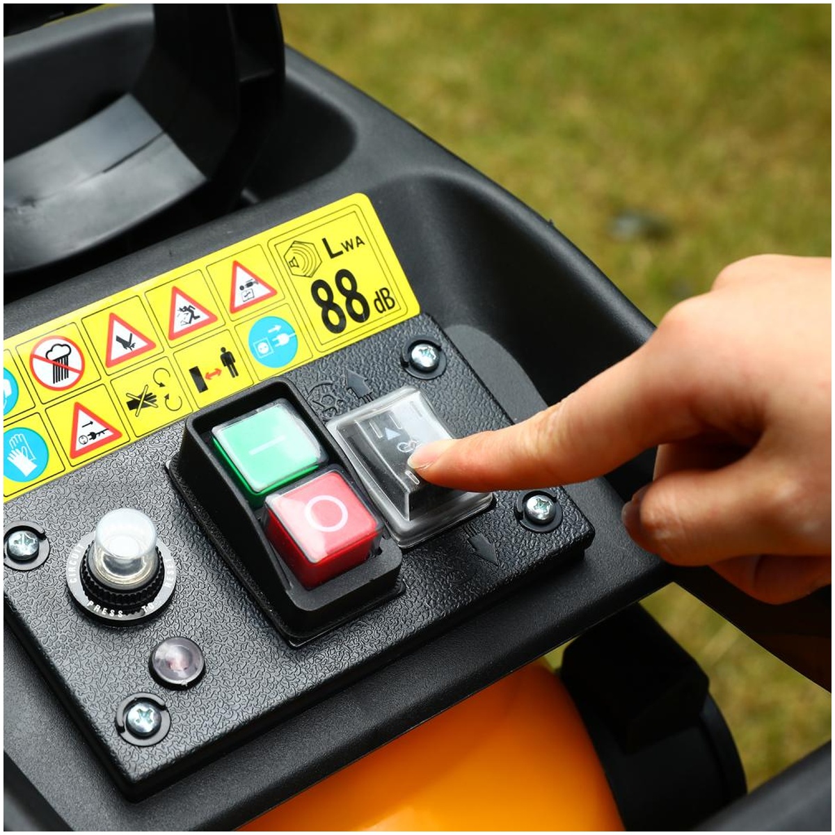 Измельчитель садовый электрический DEKO DKSH3500 3500 Вт DKSH3500