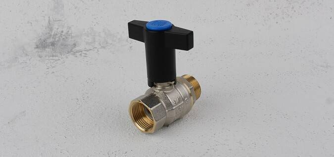 Кран шаровой General Fittings 3/4 НВ с разъемным соединением и высокой пластиковой ручкой EV346202