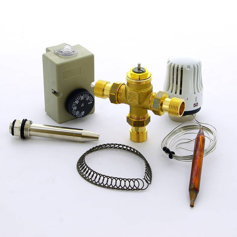 Клапан зональный трехходовой Emmeti с термоголовкой и погружным датчиком 1/2 Н 28130054