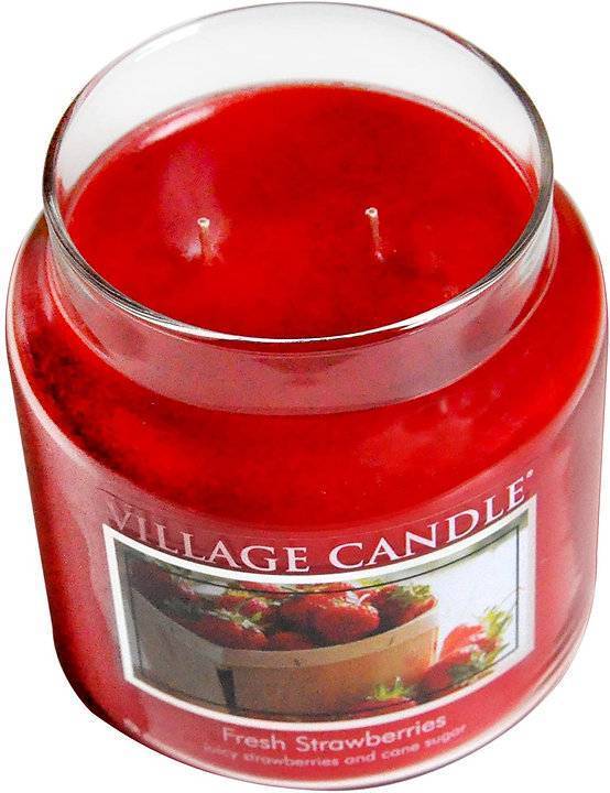 Ароматическая свеча Village Candle Сочная клубника 389 г 10107
