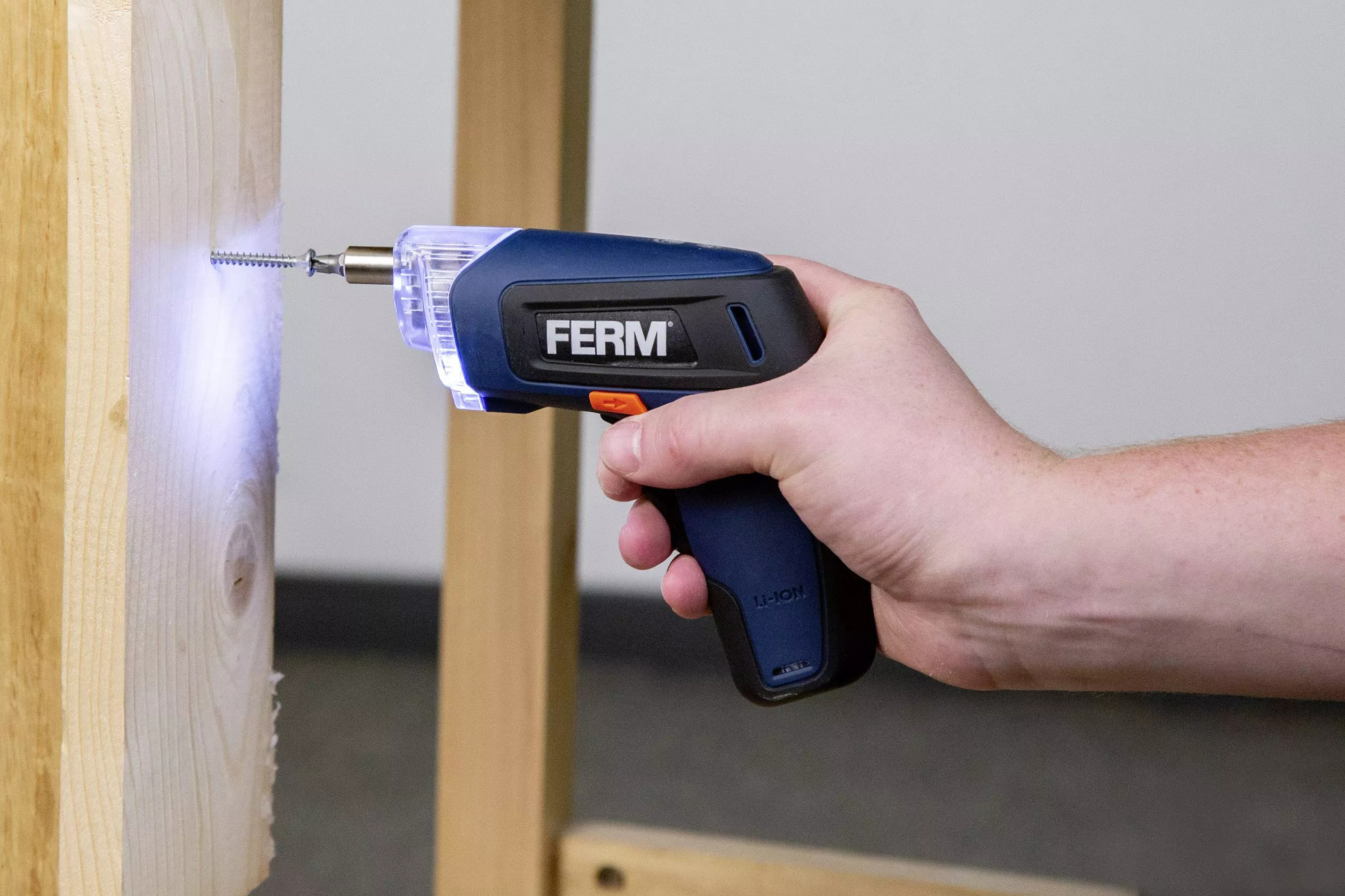 Аккумуляторная дрель-шуруповерт Ferm CDM1132 CDM1132