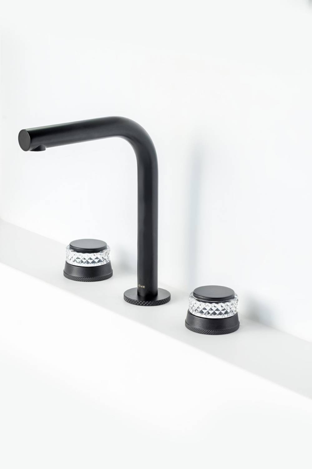 Смеситель для раковины Boheme Aura на 3 отверстия черный 152-CR-B