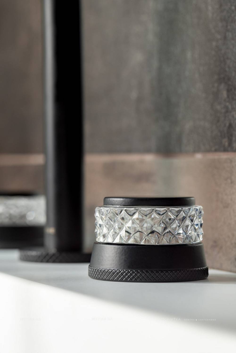 Смеситель для раковины Boheme Aura на 3 отверстия черный 152-CR-B