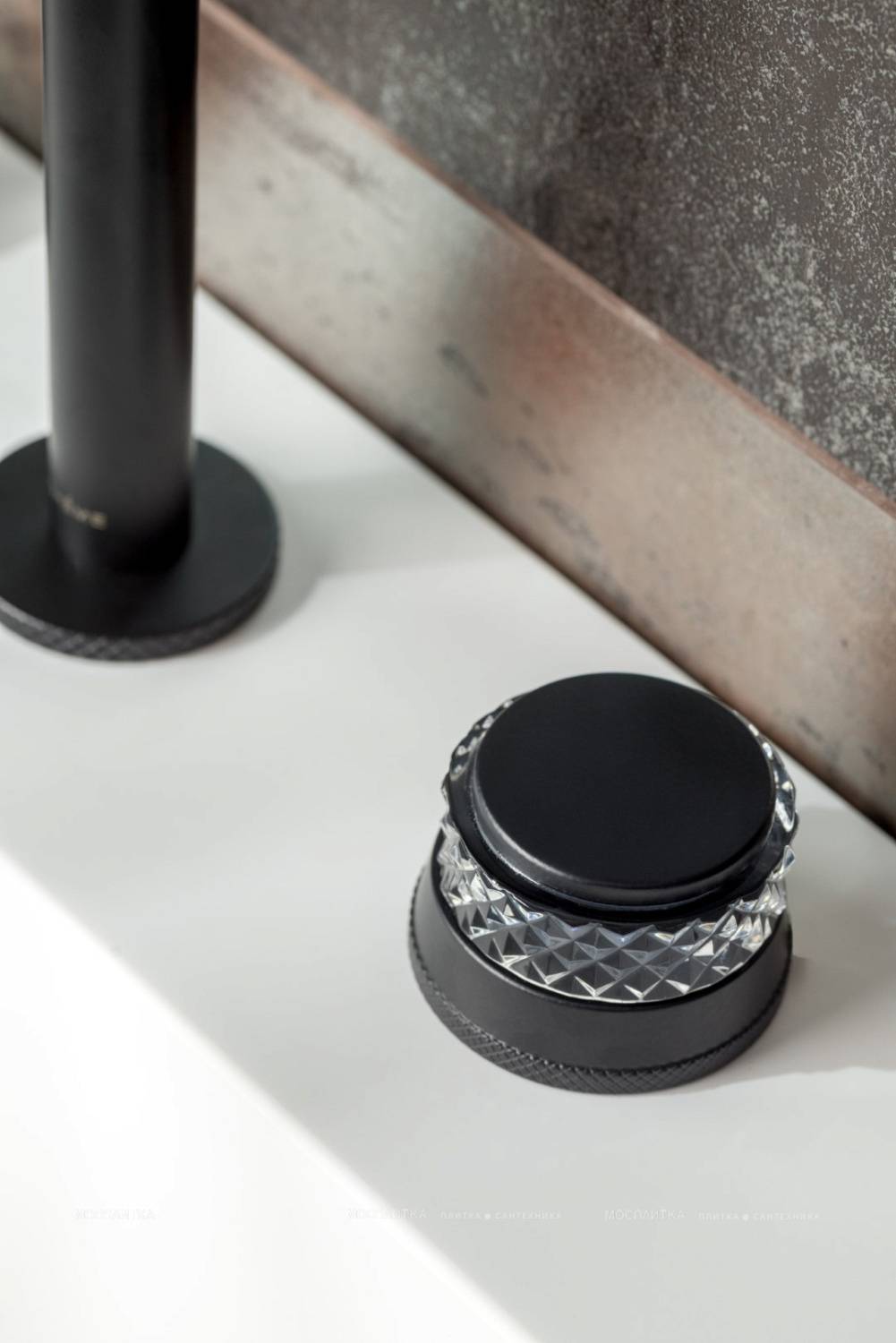 Смеситель для раковины Boheme Aura на 3 отверстия черный 152-CR-B