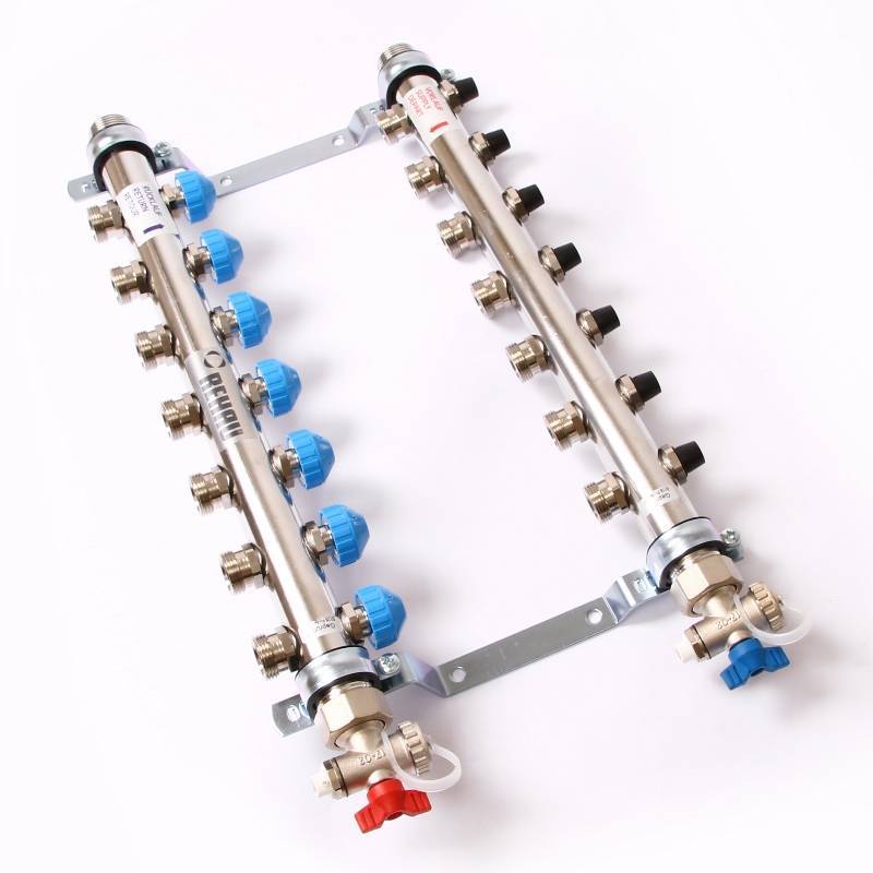 Коллекторная группа из нержавеющей стали Rehau HKV-D с регулирующими и термостатическими вентилями 1 x 3/4 EK 7 выходов 218071