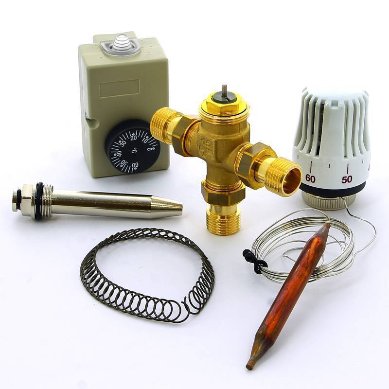 Клапан зональный трехходовой Emmeti с термоголовкой и погружным датчиком 1/2 Н 28130054