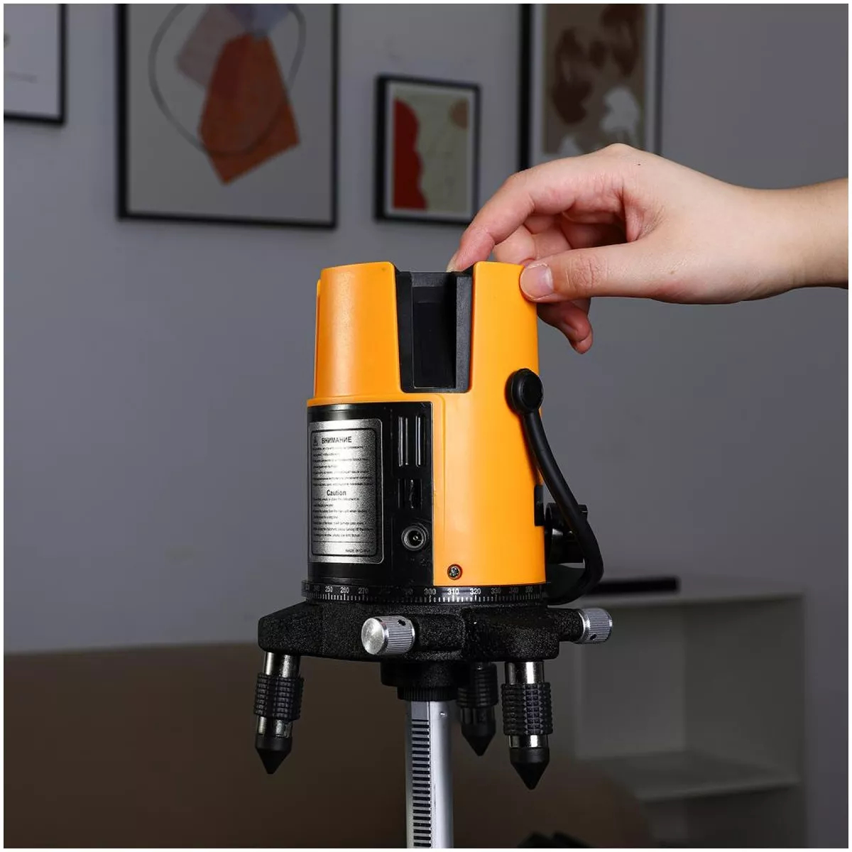 Лазерный уровень DEKO DKLL02RB PRO PREMIUM 2 линии красный луч со штативом 1 м 065-0102-1