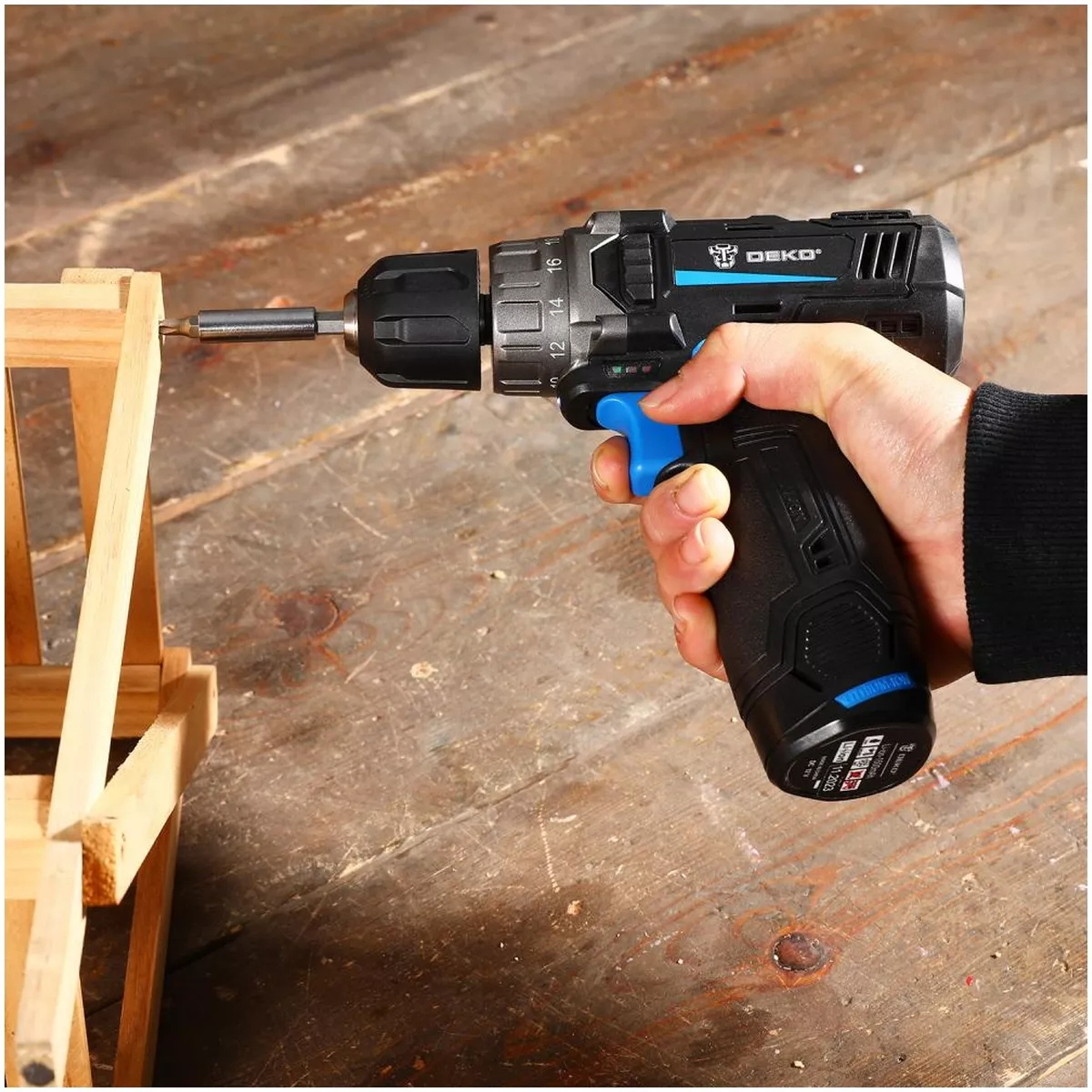 Дрель-шуруповерт аккумуляторная DEKO DKCD12V PRO 12 В 2x2.0 Ач кейс + набор 13 шт DKCD12V PRO