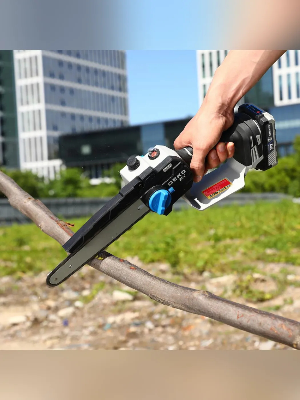 Пила цепная аккумуляторная бесщеточная DEKO DKCHS 20V 20 В 1x3.0 Ач 085-2010
