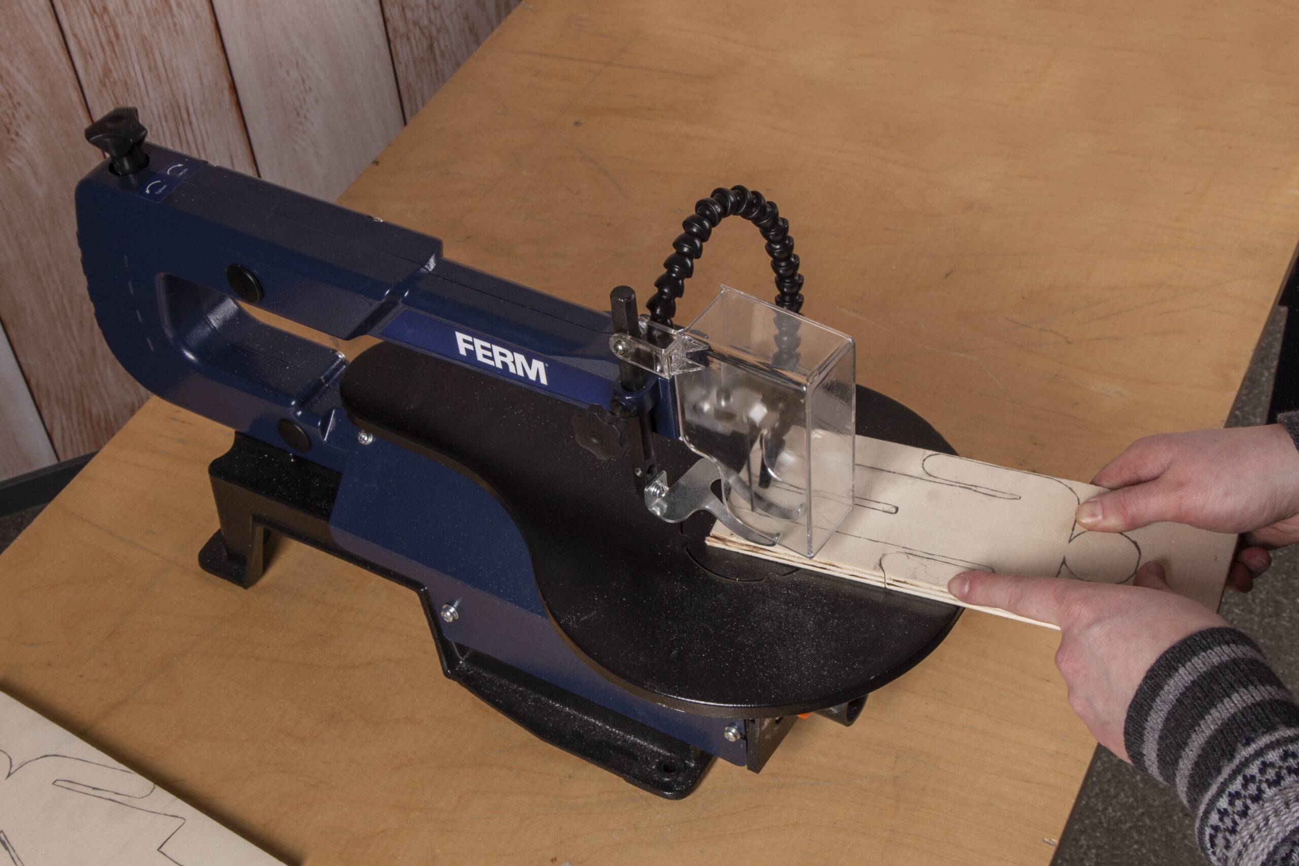 Станок лобзиковый FERM SSM 120 Вт SSM