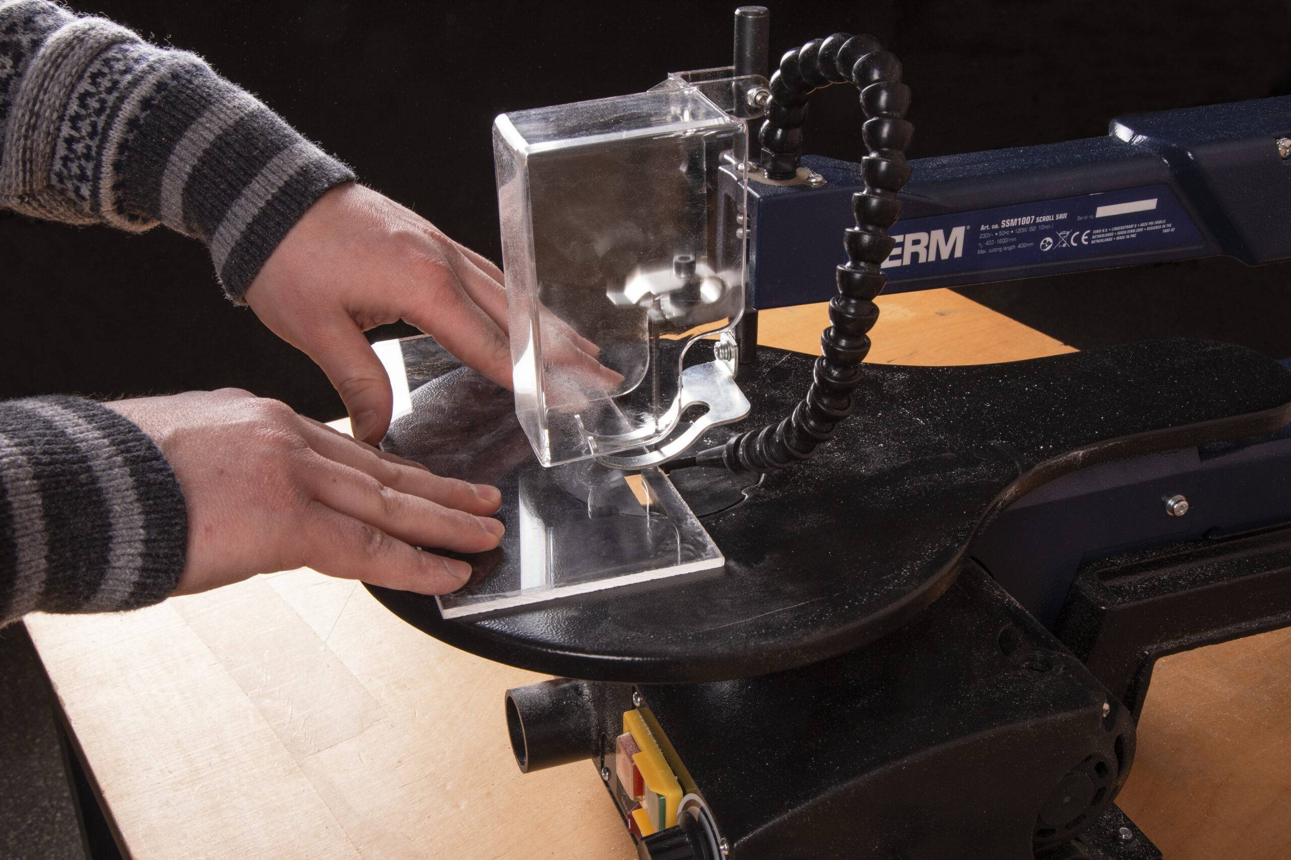 Станок лобзиковый FERM SSM 120 Вт SSM