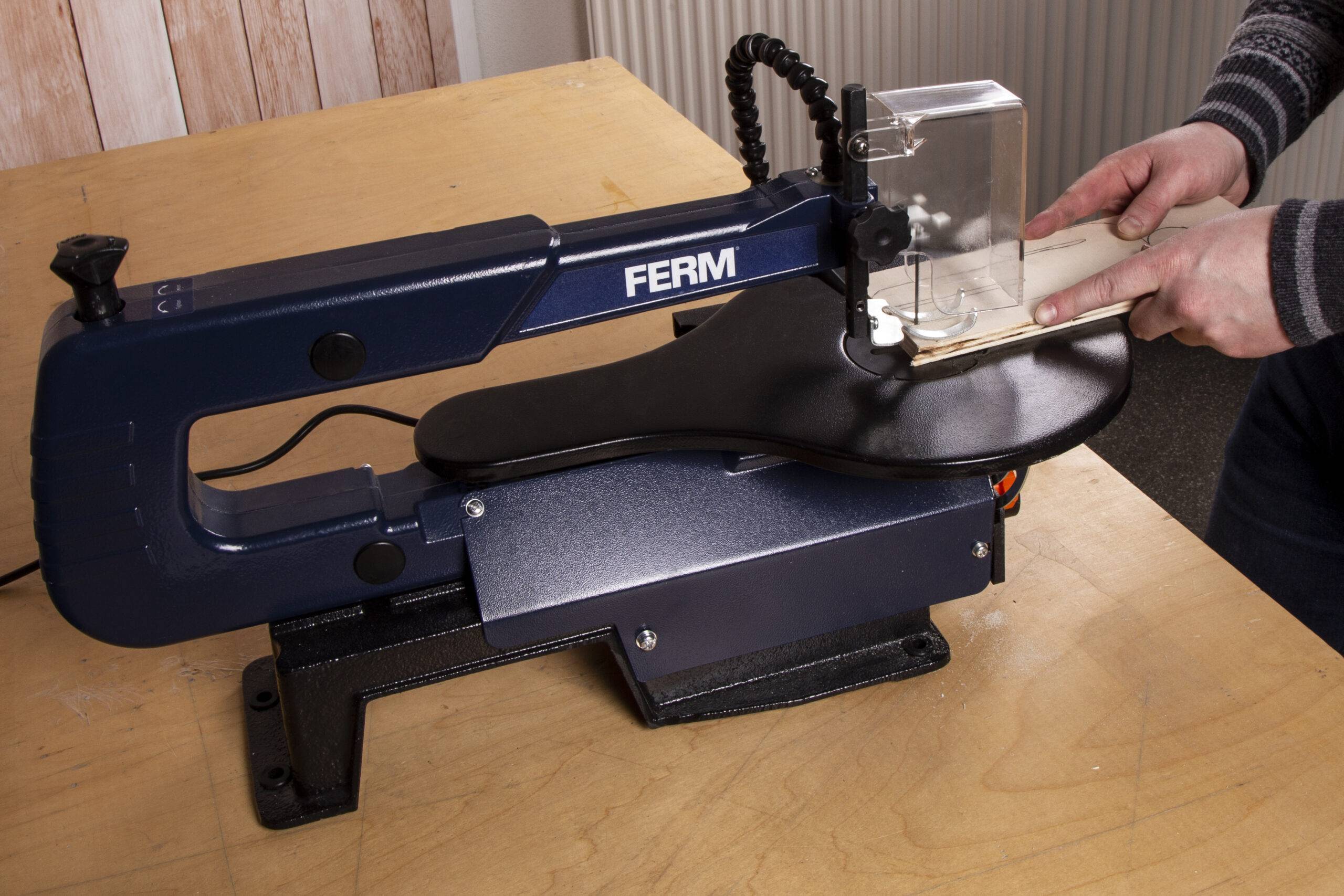 Станок лобзиковый FERM SSM 120 Вт SSM