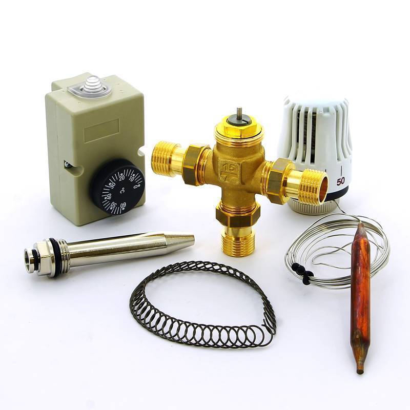 Клапан зональный трехходовой Emmeti с термоголовкой и погружным датчиком 1/2 Н 28130054