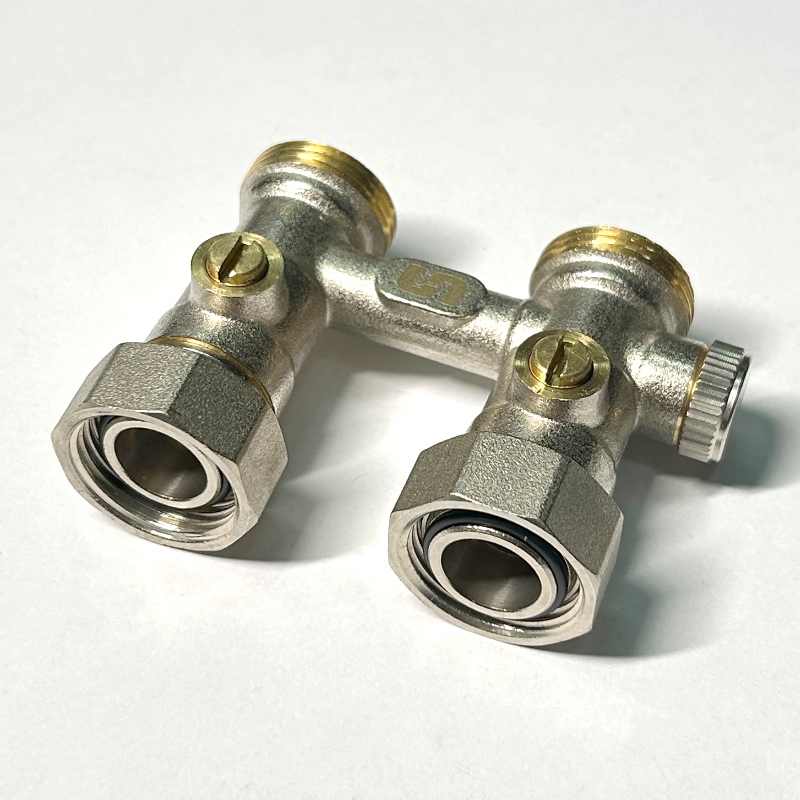 Узел прямой НВ 3/4EK х 3/4EK радиаторный со встроенными кранами и байпасом