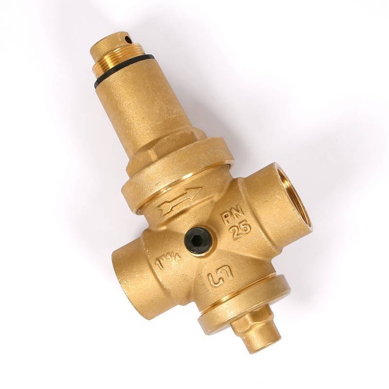 Редуктор давления UNI-FITT ВВ 1 1/4 латунный под аксиальный манометр 204G5140