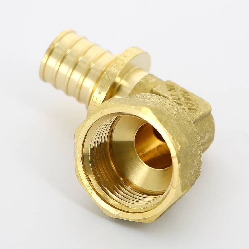 Угол аксиальный Uni-Fitt 20x3/4 ВР латунь 744G7300