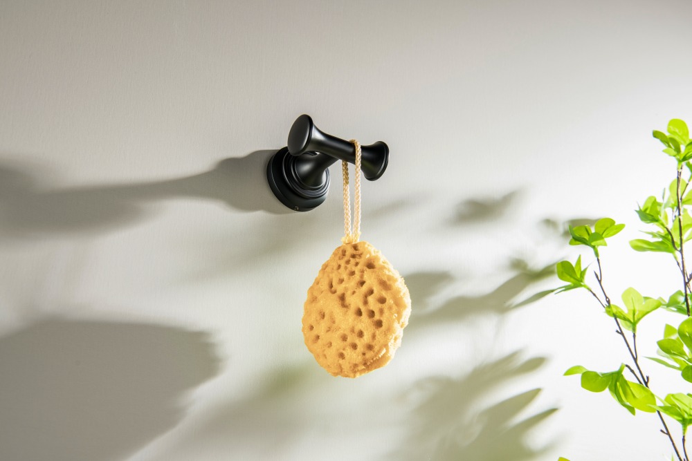 Крючок для ванной двойной Aquatek Классик матовый черный AQ4502MB