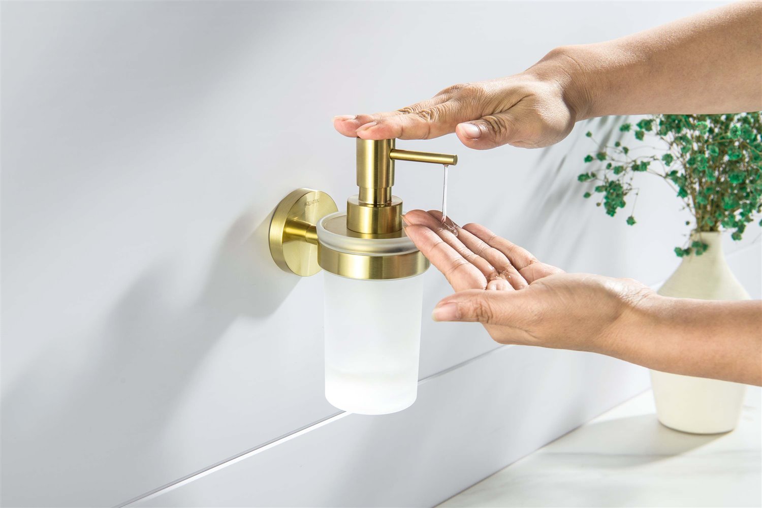 Дозатор для жидкого мыла Aquanet Европа шлифованное золото AQ4105BG