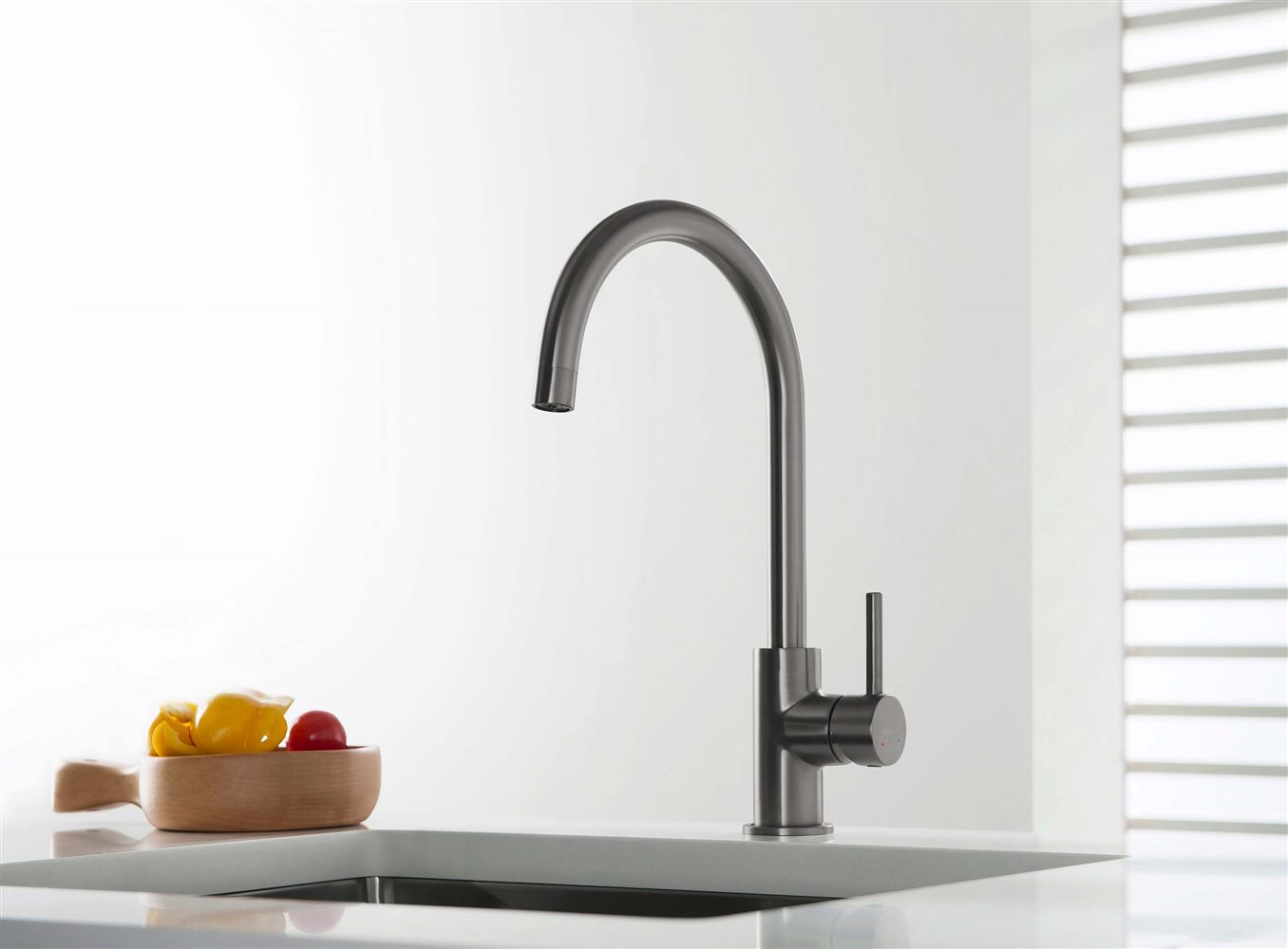 Смеситель для кухни Aquanet Европа оружейная сталь AQ1382BGM