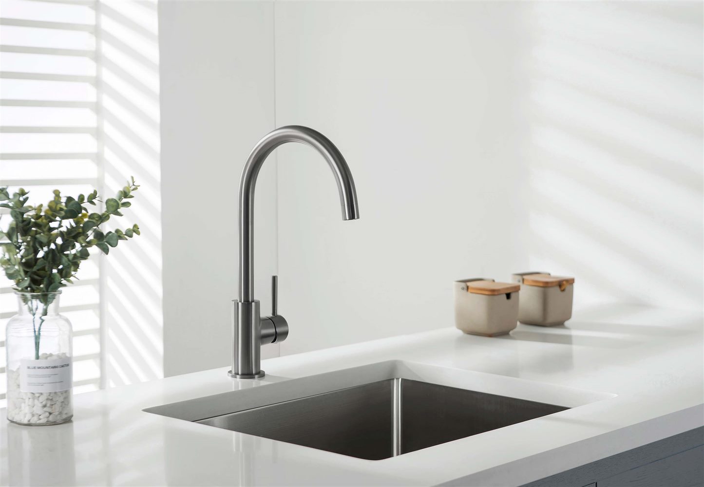 Смеситель для кухни Aquanet Европа оружейная сталь AQ1382BGM