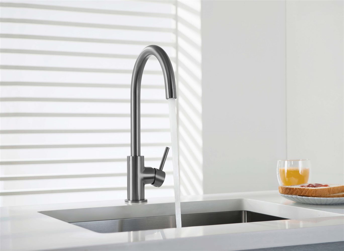 Смеситель для кухни Aquanet Европа оружейная сталь AQ1382BGM