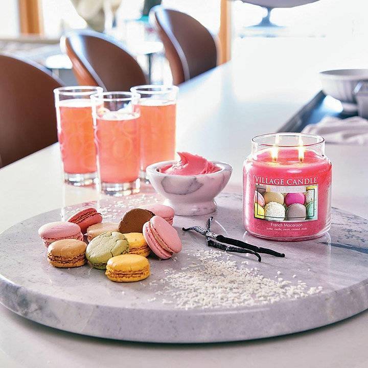 Ароматическая свеча Village Candle Французское печенье 389 г 10097