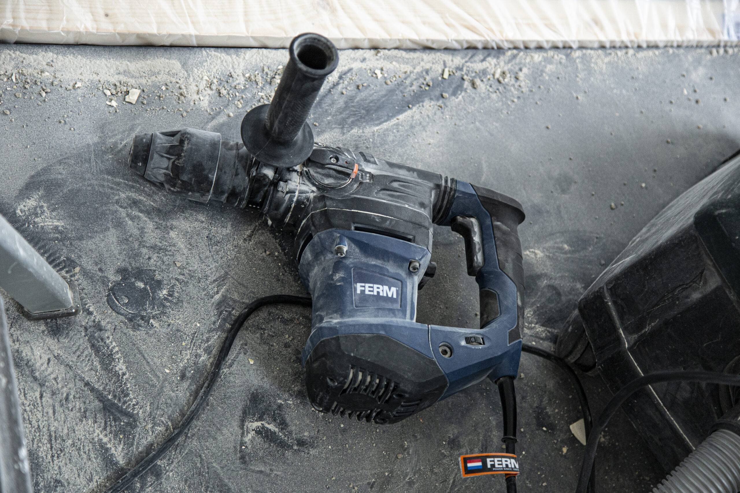 Перфоратор FERM HDM1037 1500 Вт 6 Дж SDS-plus HDM1037