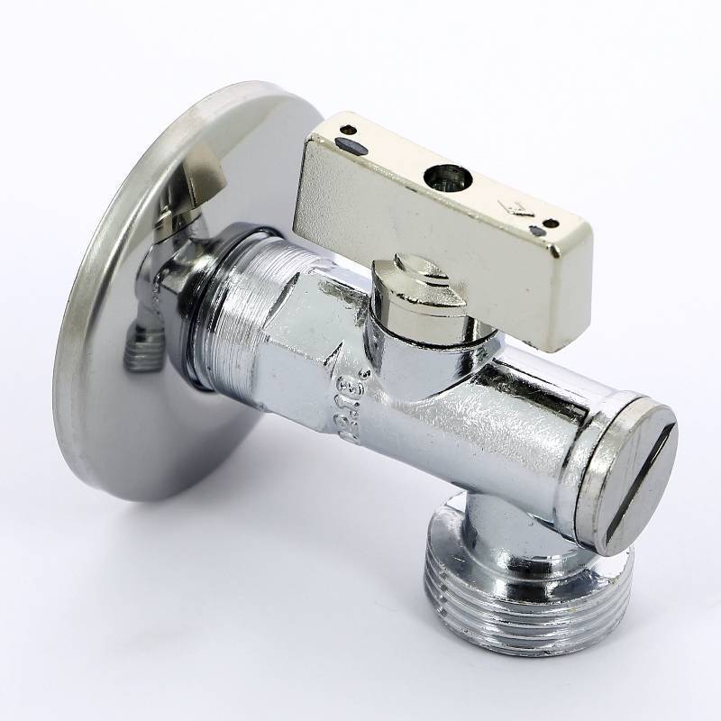 Кран шаровой Bugatti Miami 790 угловой 1/2 НР х 3/4 НР с фильтром и розеткой 07900001