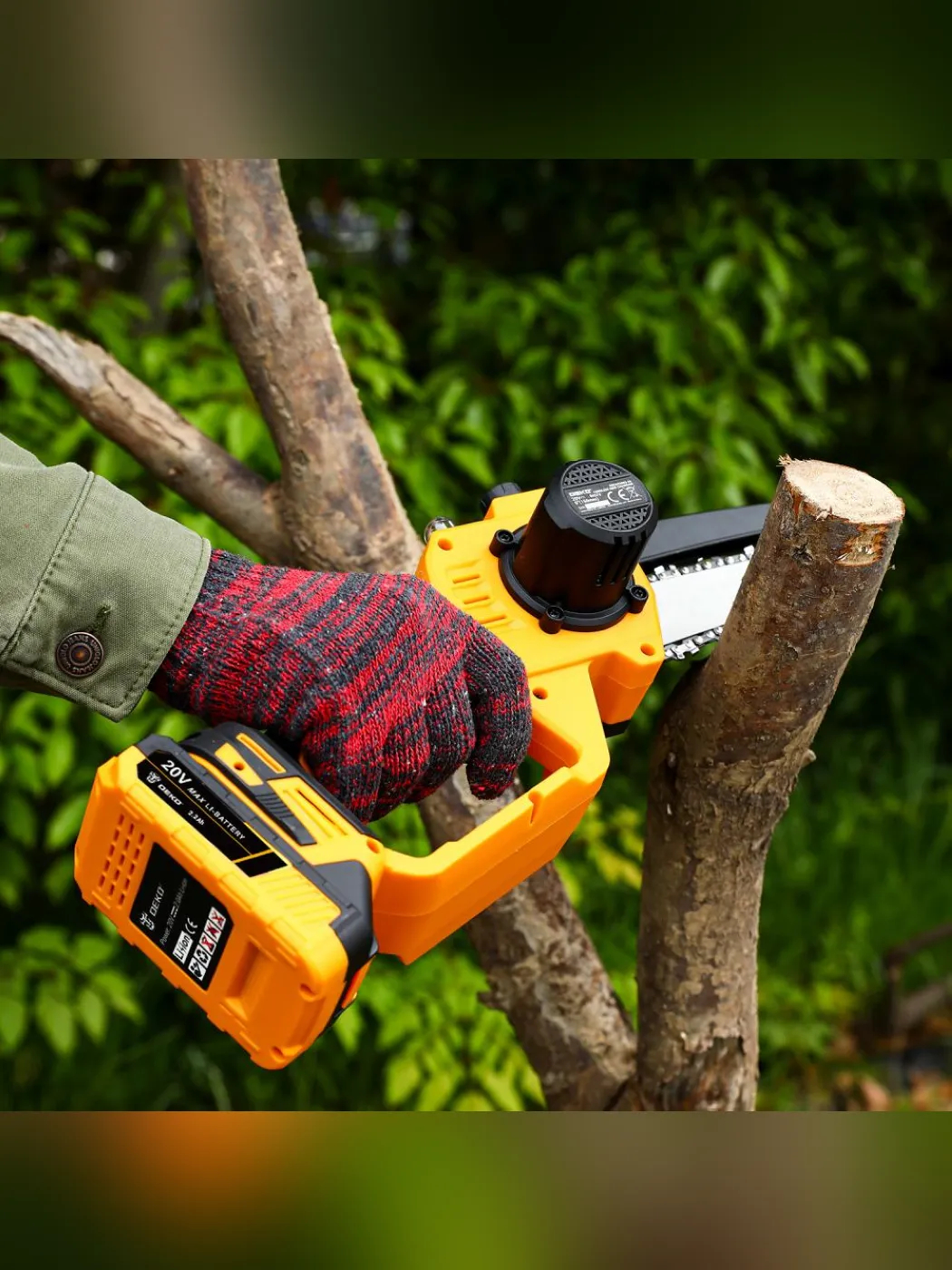 Пила цепная аккумуляторная DEKO DKCHS 20-6 PRO 4 и 6 20 В 2x2.2 Ач 083-2011