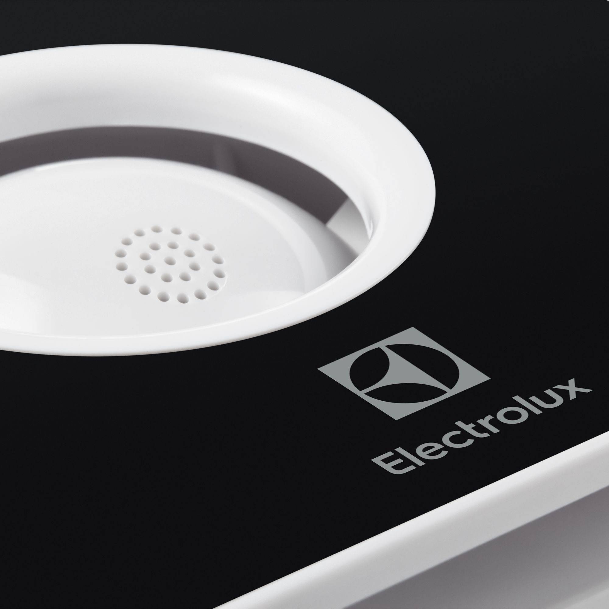 Вытяжной вентилятор Electrolux Rainbow EAFR-100 black